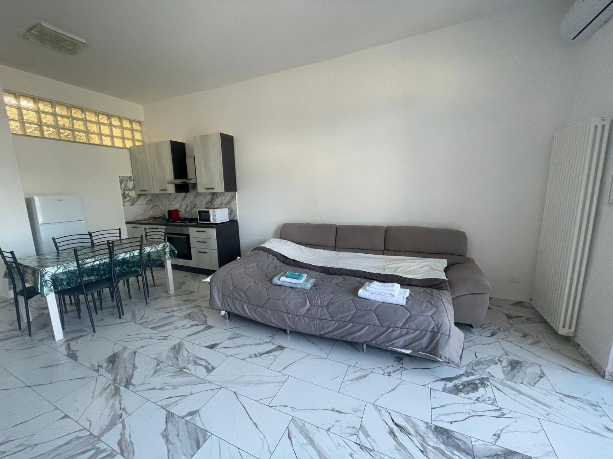 Taylor Apartment *