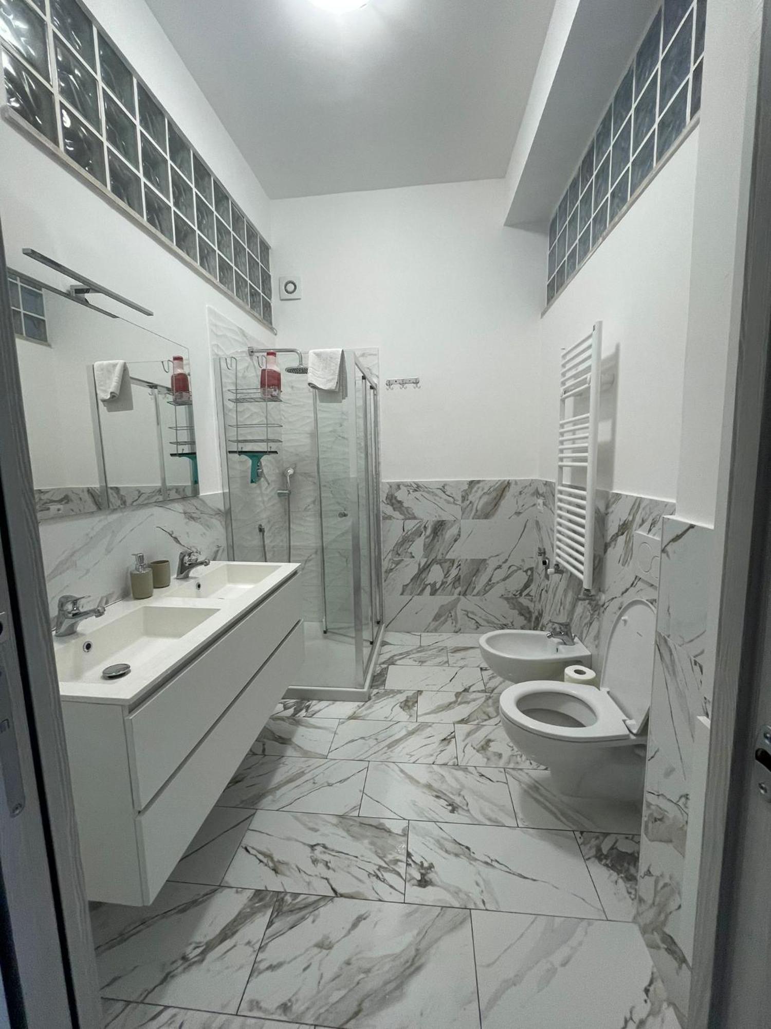 Taylor Apartment Rom